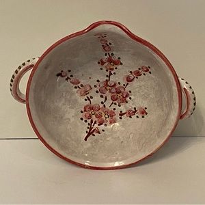 DERUTA ITALY VINTAGE HAND PAINTED POTTERY BOWL PINK FLORAL HANDLES SPOUT HOME